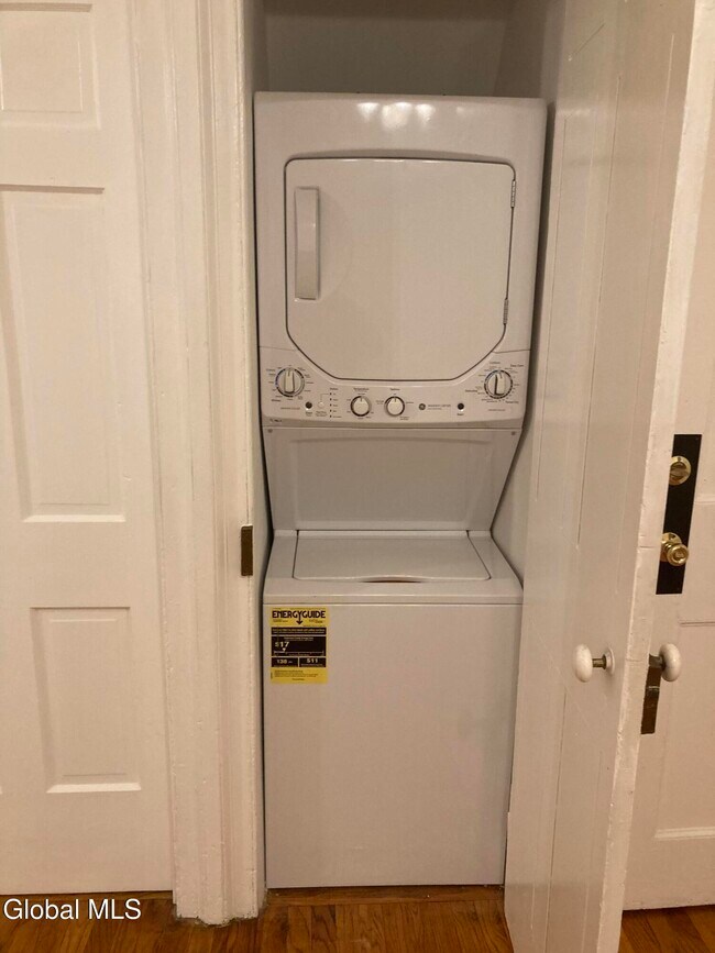 Building Photo - 162 4th St