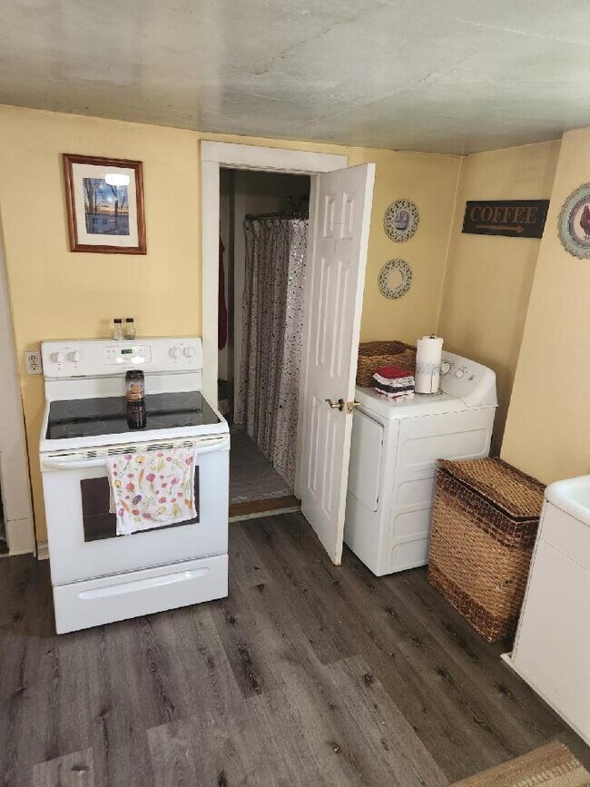 Kitchen - 35 Holyoke St