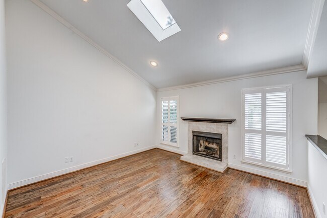 Building Photo - 708 Fowler St