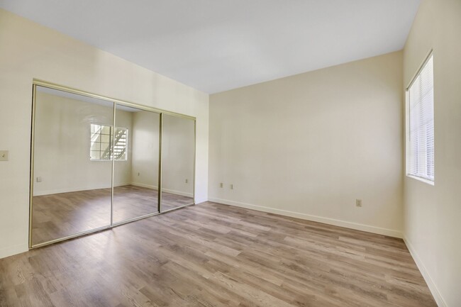 Building Photo - Downstairs 2 bedroom condo in Green Valley