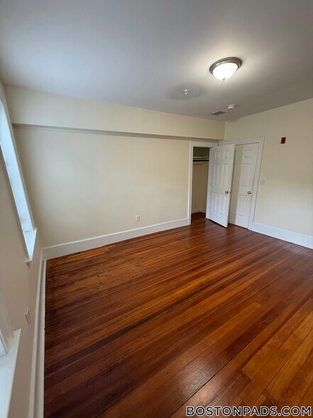 Building Photo - 881 Massachusetts Ave