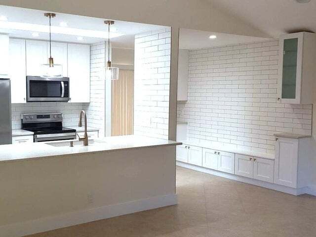 Building Photo - 541 NE 47th St