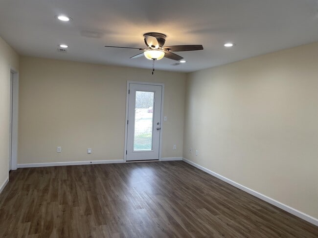 Building Photo - 914 Warrior Hill Dr