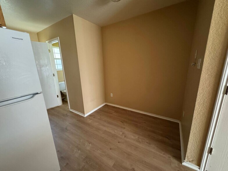 Building Photo - 4402 Jeff Scott Dr