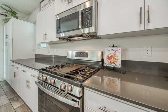 Building Photo - Stunning Clovis Home!