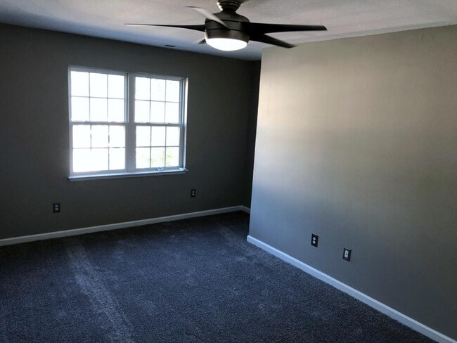 Building Photo - 71 Farington Cir