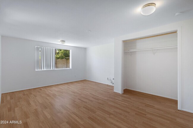 Building Photo - 335 E Solana Dr