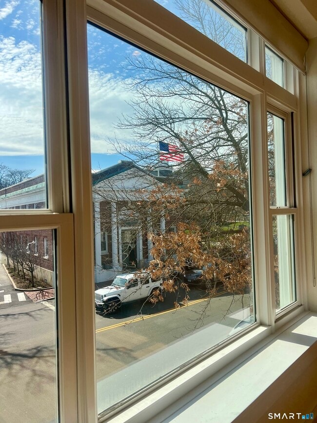 Building Photo - 88 Main St