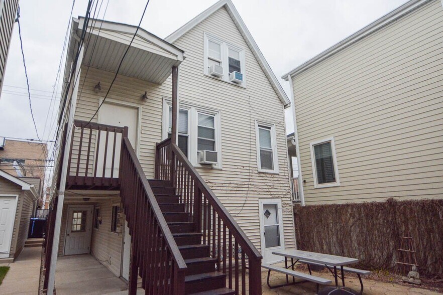 Building Photo - 1703 W Nelson St