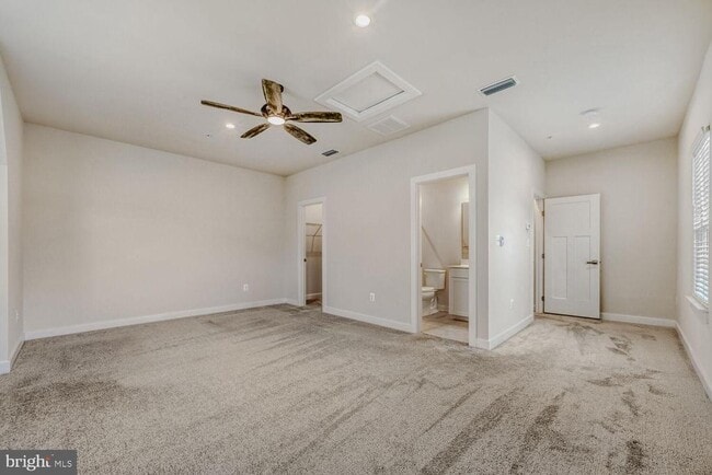 Building Photo - 6425 Greenleigh Ave