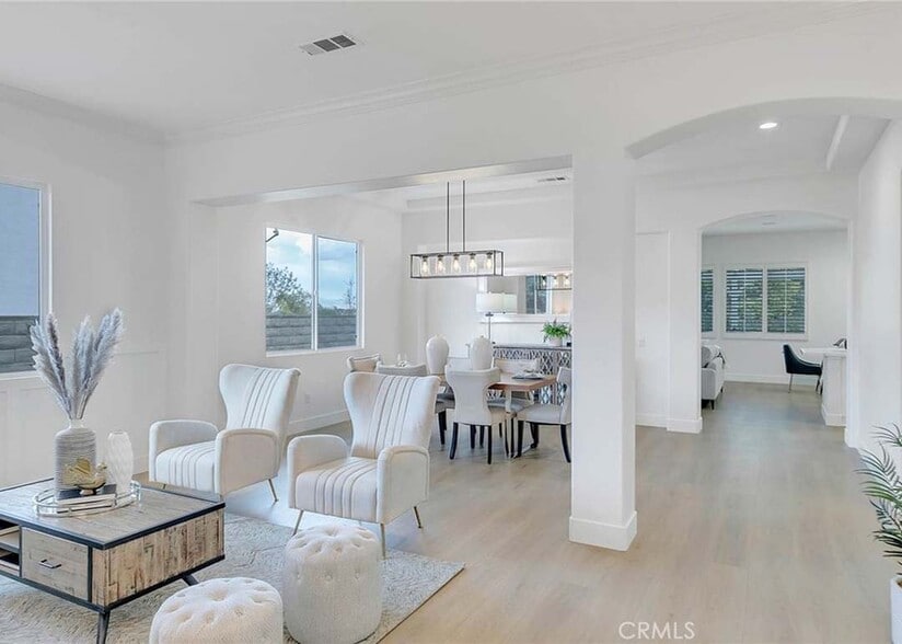 Building Photo - 24942 Greensbrier Dr