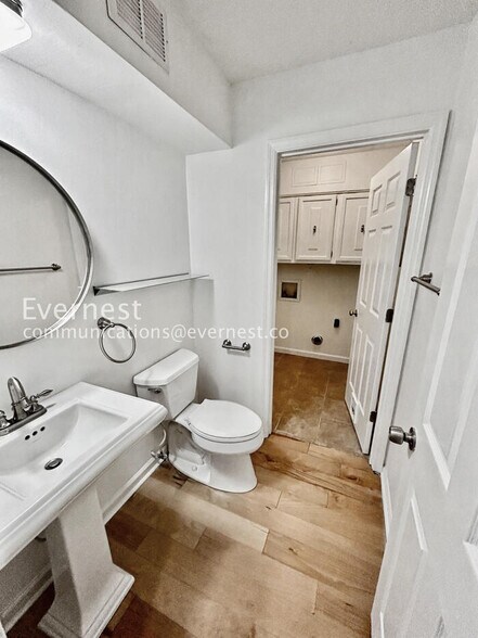 Building Photo - 438 The North Chace