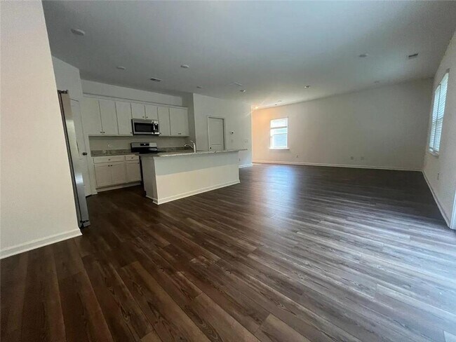 Building Photo - 705 Evergreen Rd