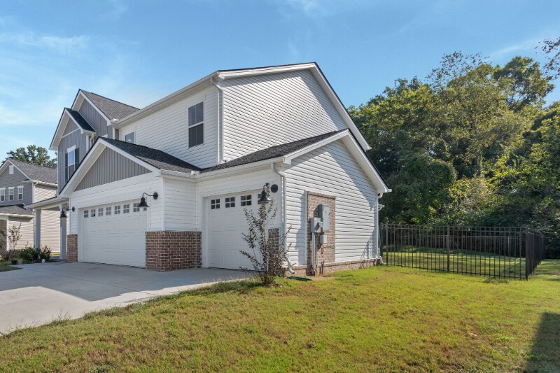 Building Photo - 3038 Fernwood Ln