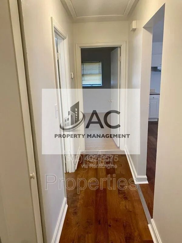 Building Photo - 3655 Kahlert Ave