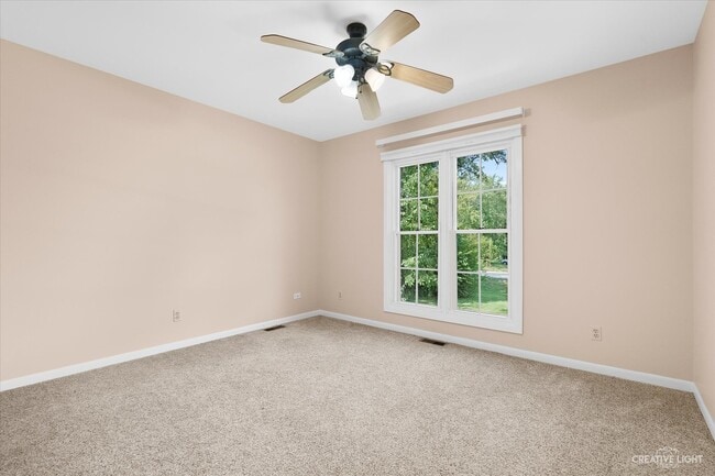 Building Photo - 38W199 Heatherfield Dr