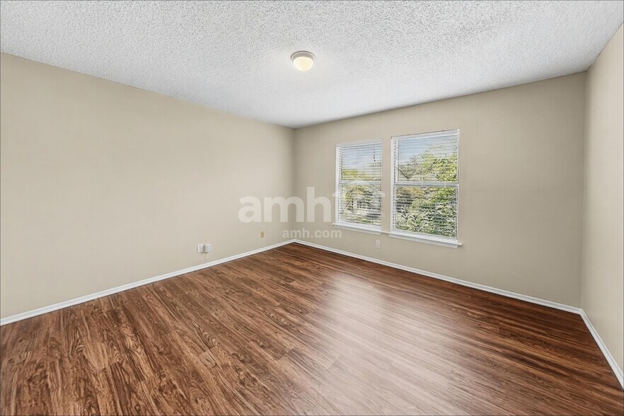 Building Photo - 6678 Snow Meadow Dr