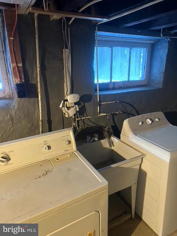 Building Photo - 5608 N Mascher St