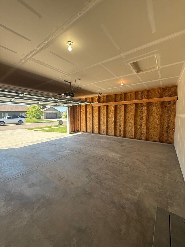 Building Photo - 3 Bedroom, 2 Bathroom Single Family Home!