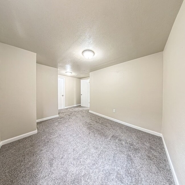 Building Photo - Newly updated 2 bedroom 1 bathroom home-Melcher