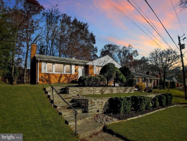 Building Photo - 5719 Rossmore Dr