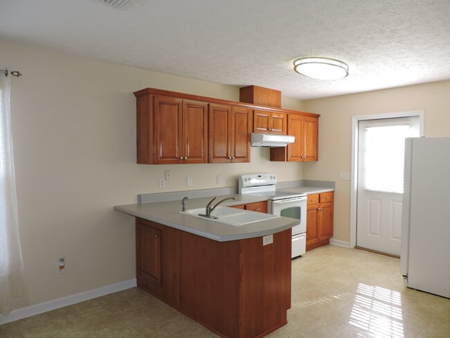 Building Photo - 121 Half Acre Ln