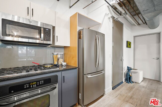 Building Photo - 1100 S Grand Ave