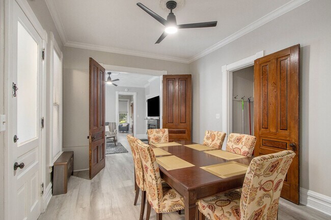 Building Photo - $1495 Tastefully furnished 1BR Apartment |...