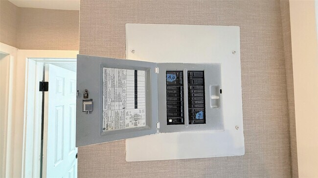 Building Photo - 433 NW 15th Way