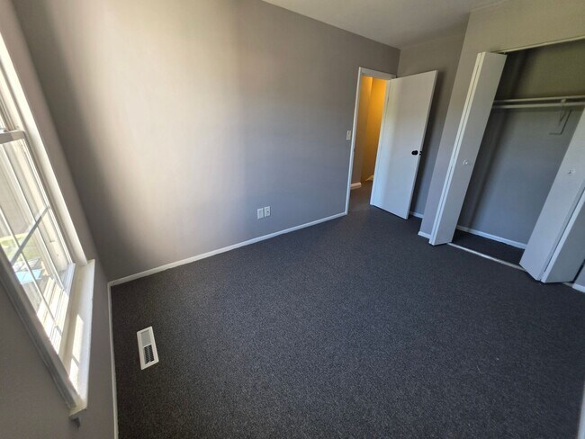 Building Photo - 1368 Harford Square Dr