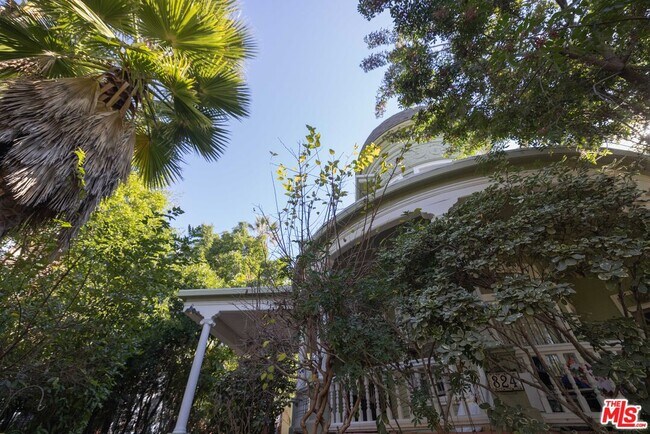 Building Photo - 824 S Bonnie Brae St