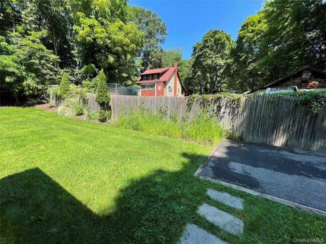 Building Photo - 328 E Broadway