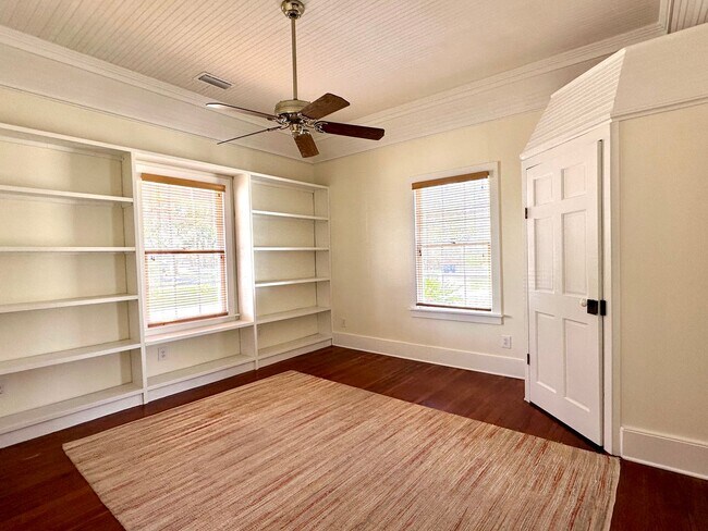 Building Photo - Historic Beauty in the Heart of Downtown Fernandina!