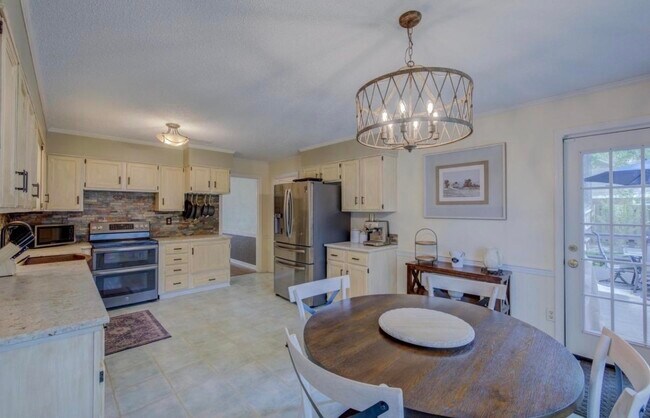 Building Photo - 8327 Poplar Pike