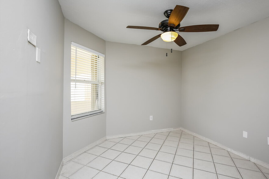 Building Photo - 4771 SW 154th Ave