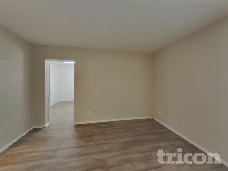 Building Photo - 8102 W Heatherbrae Dr