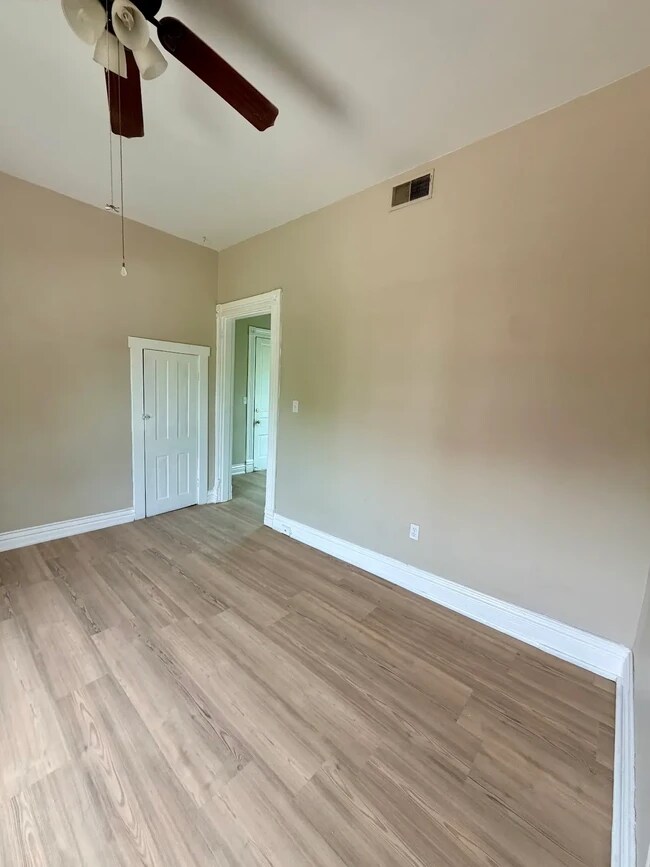 Building Photo - 1437 Hepburn Ave