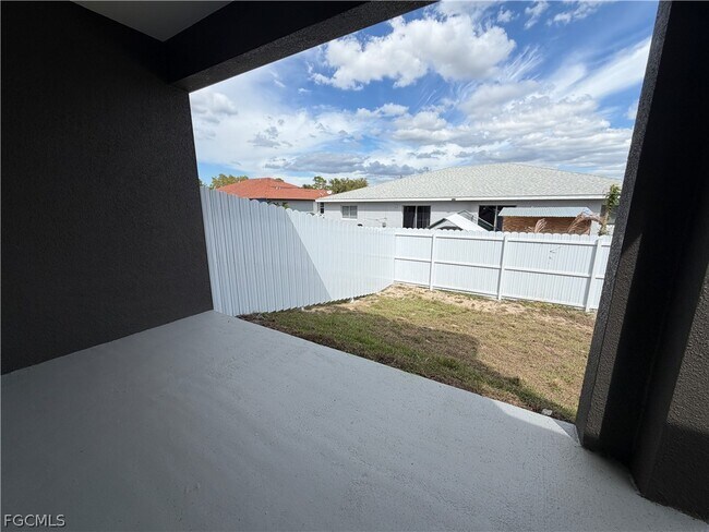 Building Photo - 723 Ivan Ave S