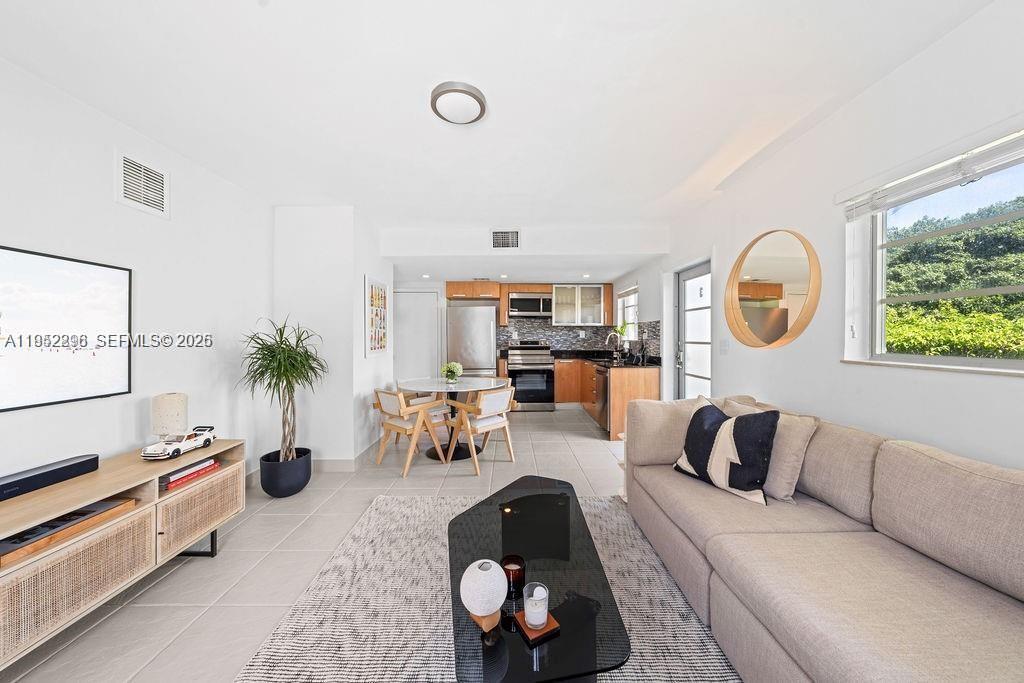 Building Photo - 1050 7th St