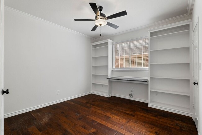 Building Photo - 5910 Spring Hill Dr
