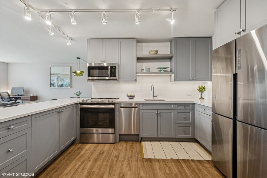 Building Photo - 340 W Diversey Pky