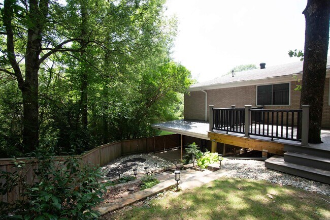 Building Photo - 8607 Linda Ln
