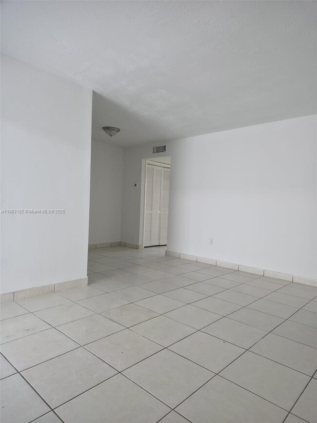 Building Photo - 2040 NE 170th St