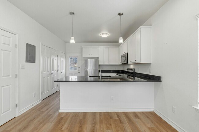 Building Photo - 707 Runnels Ave