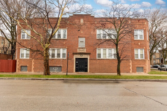 Building Photo - 620 E 73rd St