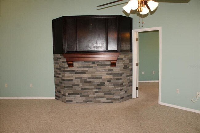 Building Photo - 1702 Fairway Trce