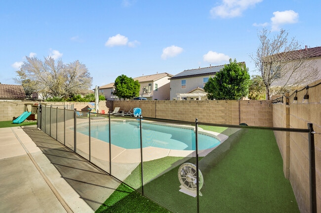 Building Photo - 11142 Romola St