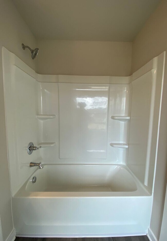 Building Photo - 130 Ridgeview Cir