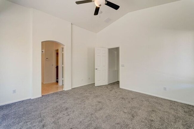 Building Photo - READY TO VIEW NOW! Bright, Open Floorplan w/ Brand New Interior Paint & Carpet!
