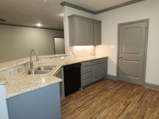 Building Photo - 2528 Guinn Farms Rd